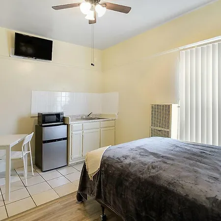 Albergue Pads On Pasadena Ave